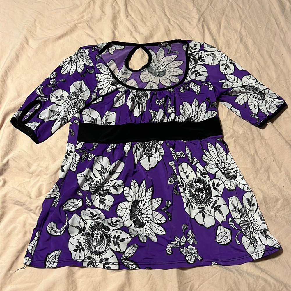 Akoya flowing flower blouse.